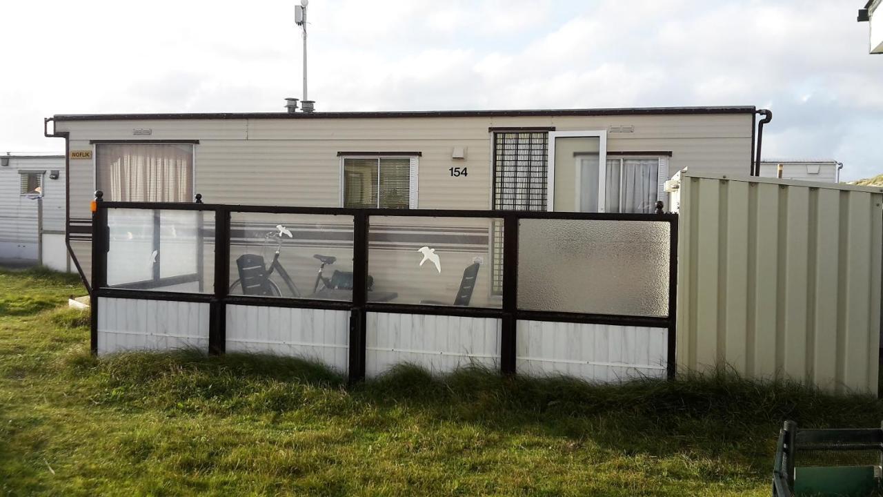 Ameland-Nes-Duinoord: Stacaravan Nes  Exteriör bild