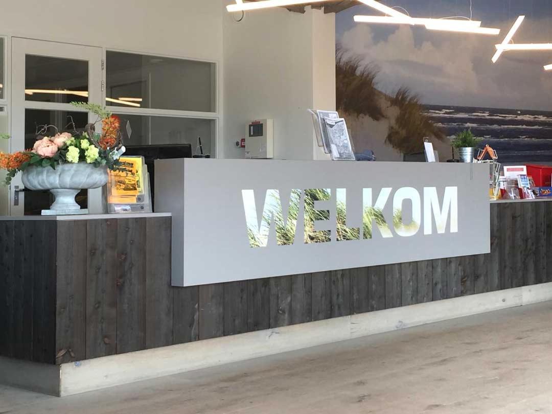 Ameland-Nes-Duinoord: Stacaravan Nes  Exteriör bild