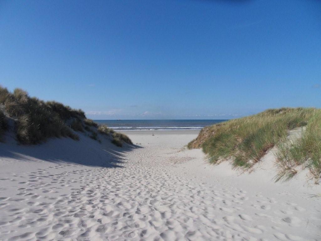Ameland-Nes-Duinoord: Stacaravan Nes  Exteriör bild