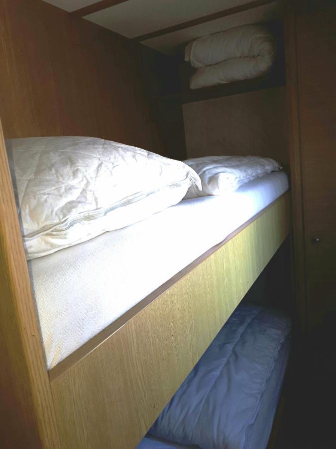 Ameland-Nes-Duinoord: Stacaravan Nes  Exteriör bild