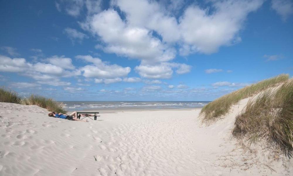 Ameland-Nes-Duinoord: Stacaravan Nes  Exteriör bild