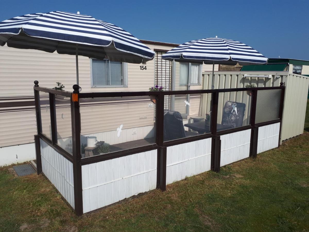Ameland-Nes-Duinoord: Stacaravan Nes  Exteriör bild