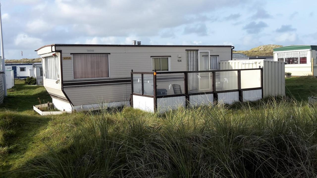 Ameland-Nes-Duinoord: Stacaravan Nes  Exteriör bild